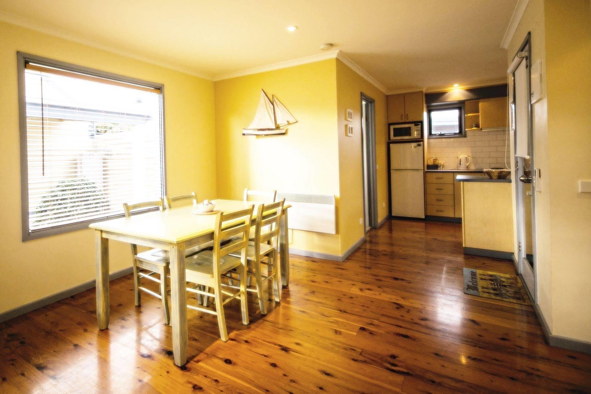 Rayville Boat Aparthotel 4*